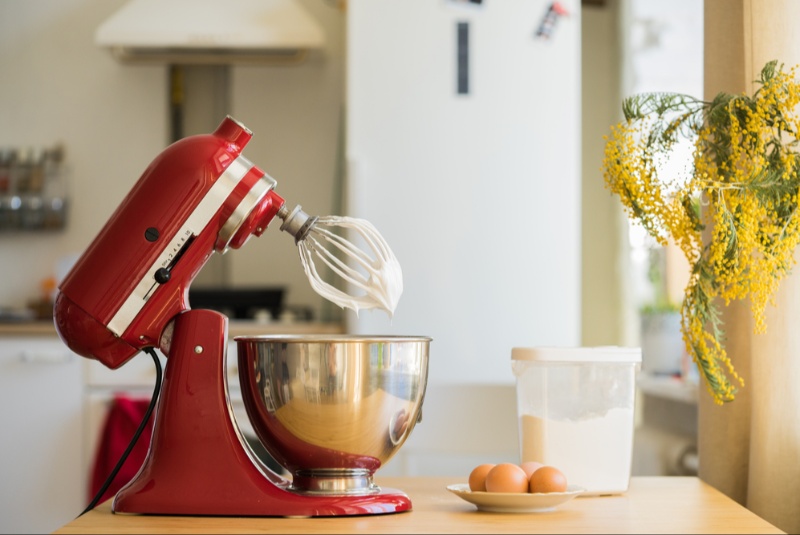Mix with Confidence Using a Long-Lasting Electric Mixer